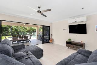 'Coco Tierra' Expansive Cairns Oasis with Pool - Smithfield - 9