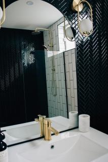 Rooms of Renown - The Gilded Globe - Leeton - 6