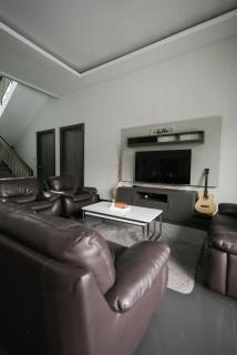 Tropical Bliss Villa by The Feelas - 3