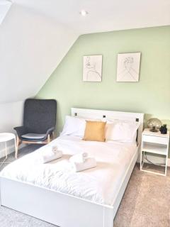 Hyland Apartment by CityNest - Chelmsford - 3