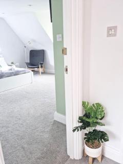 Hyland Apartment by CityNest - Chelmsford - 1