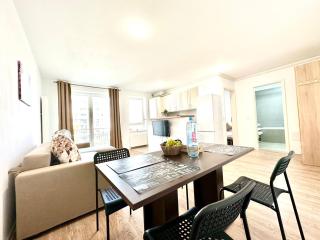 Kasper Coresi Mall - Rise Private Apartments & Suites - 1