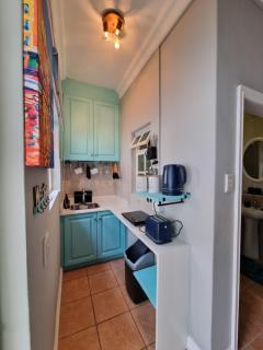 7 on Cecilia - Private Studio Apartment with Solar Power - 1