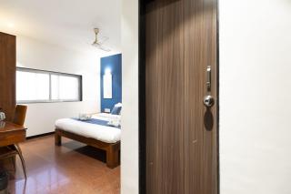Hotel Q Deck Rooms - Vile Parle Station and Near to Mumbai Airport - 1