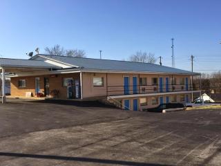 Budget Inn Motel - Bourbon - 0