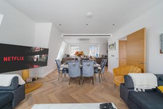 Elegant 3-Bedroom Penthouse in Marble Arch 70 - London - 3