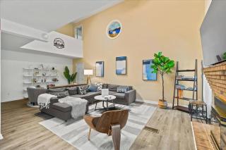 In Resort Game Room - The Play House 5BR - McGaheysville - 8