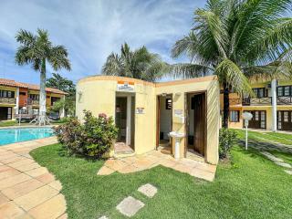 Casas no Residencial Moradas de Israel, com 3 suítes (todas com ar condicionado), internet 300MBPS e área gourmet privativa a aproximadamente 200m da praia de Taperapuã, (Axé Mói)com piscinas, sauna, portaria 24hrs - Porto Seguro - 2