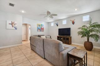 Tampa "Good Times" Private Large House With GameRoom - Sleeps 12, 4bdr, 3bth, Great Location, Quiet Community, Backyard - Tampa - 5