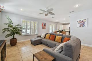 Tampa "Good Times" Private Large House With GameRoom - Sleeps 12, 4bdr, 3bth, Great Location, Quiet Community, Backyard - 6