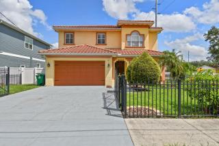Tampa "Good Times" Private Large House With GameRoom - Sleeps 12, 4bdr, 3bth, Great Location, Quiet Community, Backyard - Tampa - 2