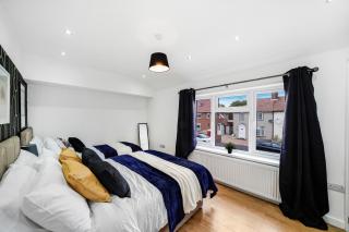 Exquisite London Home - Parking - Sleeps 10 - Dagenham - 1