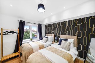 Exquisite London Home - Parking - Sleeps 10 - Dagenham - 9