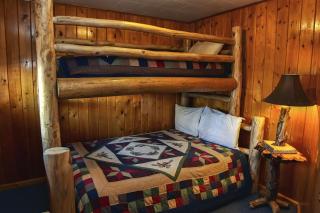 Lazy R Cottages- 2 cabin - 6