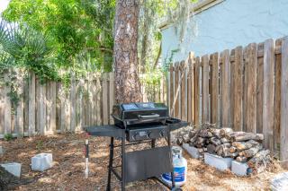 Beautiful Updated 2Bedroom Suite minutes to Downtown, Amazing Beaches, Restaurants, Theaters and MORE - 6