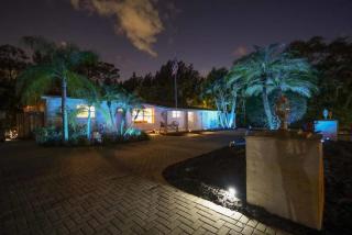 The Utopia Resort Dream Pool BBQ Outdoor Dining - Greenacres City - 4