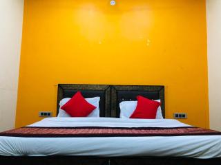 HOTEL TIP TOP -- LPU Law Gate -- Family, Students, Couples - Phagwara - 9