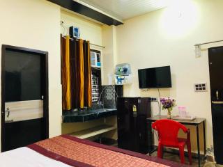 HOTEL TIP TOP -- LPU Law Gate -- Family, Students, Couples - 7