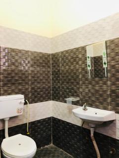 HOTEL TIP TOP -- LPU Law Gate -- Family, Students, Couples - Phagwara - 2