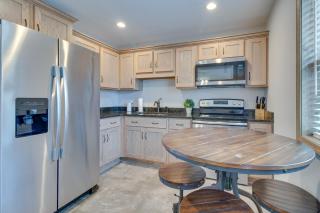 Van Buren Retreat with Shared Fire Pit and Grills! - Van Buren - 8