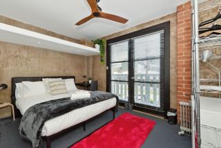 Group Stays Made Easy Opp Victoria Mkt by Custom Bnb Hosting - 6