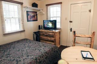 Triple R Cottages- 7 cabin - 8