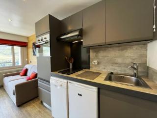 Studio rénové pour 4, ski aux pieds, La Croisette, Les Menuires - FR-1-452-230 - 1
