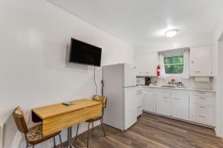Cute as a Clam Cottage Room 2 - 6