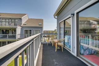 Balcony & Community Perks: Condo in Surfside Beach - 9