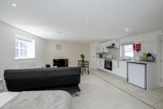 Modern Studio Apartment Kings Lynn - 4
