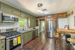 Two Unit Oasis with Two Hot Tubs - Fredericksburg - 1