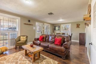 Two Unit Oasis with Two Hot Tubs - Fredericksburg - 7