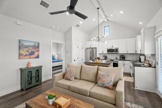 Lucille's Abode with Hot Tub - Fredericksburg - 8