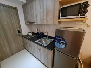 Chic 2 Bedroom EDSA APT with Balcony - Manila - 6