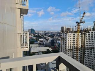 Chic 2 Bedroom EDSA APT with Balcony - Manila - 5