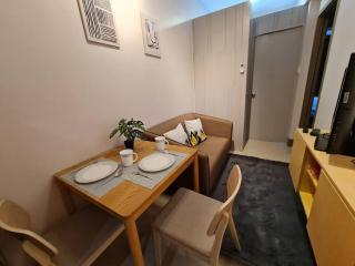 Chic 2 Bedroom EDSA APT with Balcony - Manila - 4