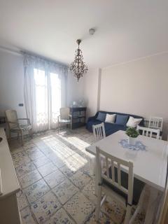 BEAUTIFUL renovated apartment ,NEXT TO THE BEACH ! AIR-C, FREE PARKING! - Nice - 9
