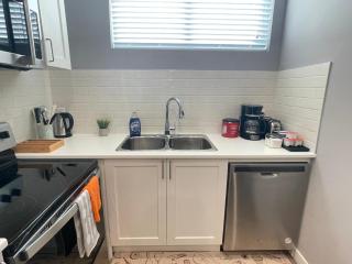 Cozy basement suite - Calgary - 6
