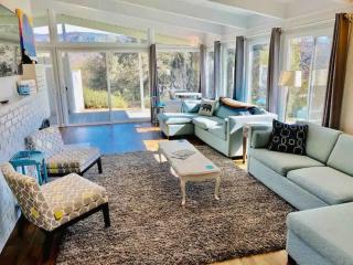 Black Bear Suite Hot Tub Sleeps 4 affordable - Oakhurst - 4