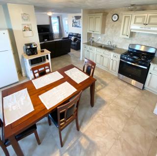 Spacious 2nd floor split level with scenic views of Gloucester - Gloucester - 9