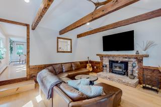 Private Pocasset Getaway - 9