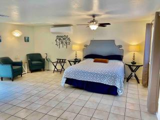 Crane Suite Hot Tub Bbq King Bed- Sleeps 4 - 6