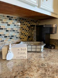 Centrally located Houston Retreat! Sleeps 8, 10 Min to Downtown, Free Parking - 5