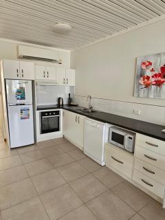 Airlie Seaview Apartments - Airlie Beach - 3