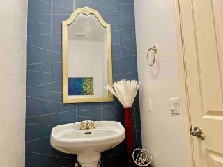 Peacock Suite Hot Tub Sleeps up to 4 Bbq - 2