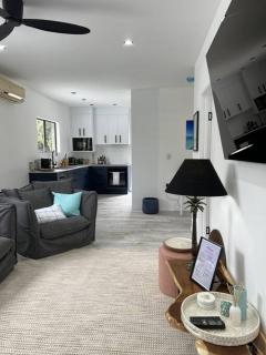 Indigo Apartment with Pool 200m to Beach - Palm Cove - 4