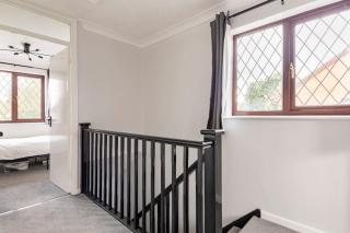 House on cul de sac - 5