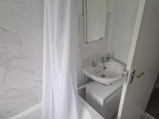 Immaculate 1-Bed Apartment in Woodford Green - 9