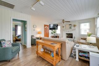 Carolina Beach Home with Private Deck Walk to Shore - 7