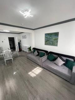 Luxury Spacious 2-Bed House in Brentwood Essex - Brentwood - 0